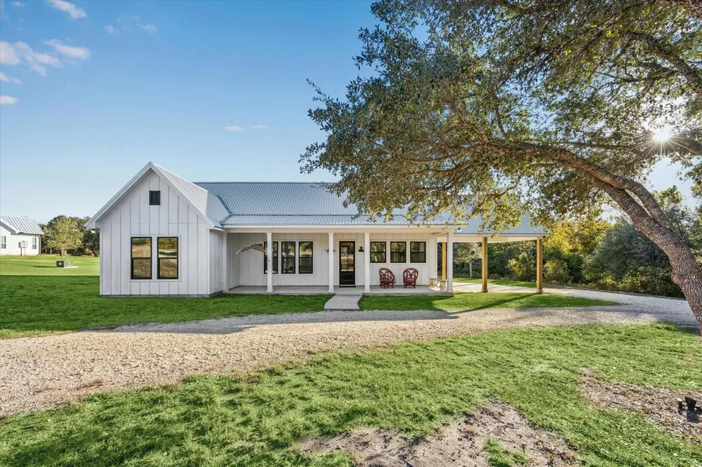 124 Rebekah's Crossing Round Top, TX 78954