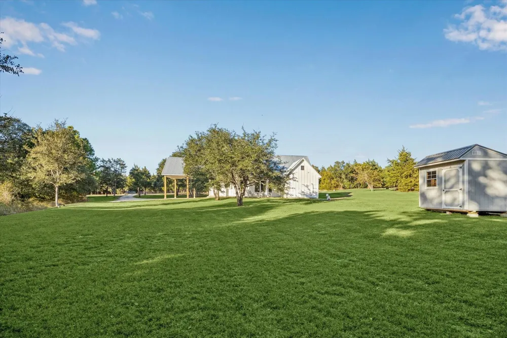 124 Rebekah's Crossing Round Top, TX 78954