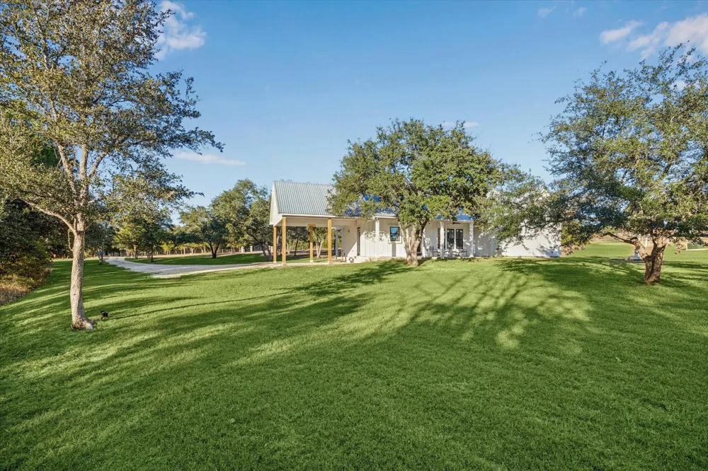 124 Rebekah's Crossing Round Top, TX 78954