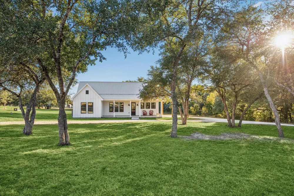 124 Rebekah's Crossing Round Top, TX 78954