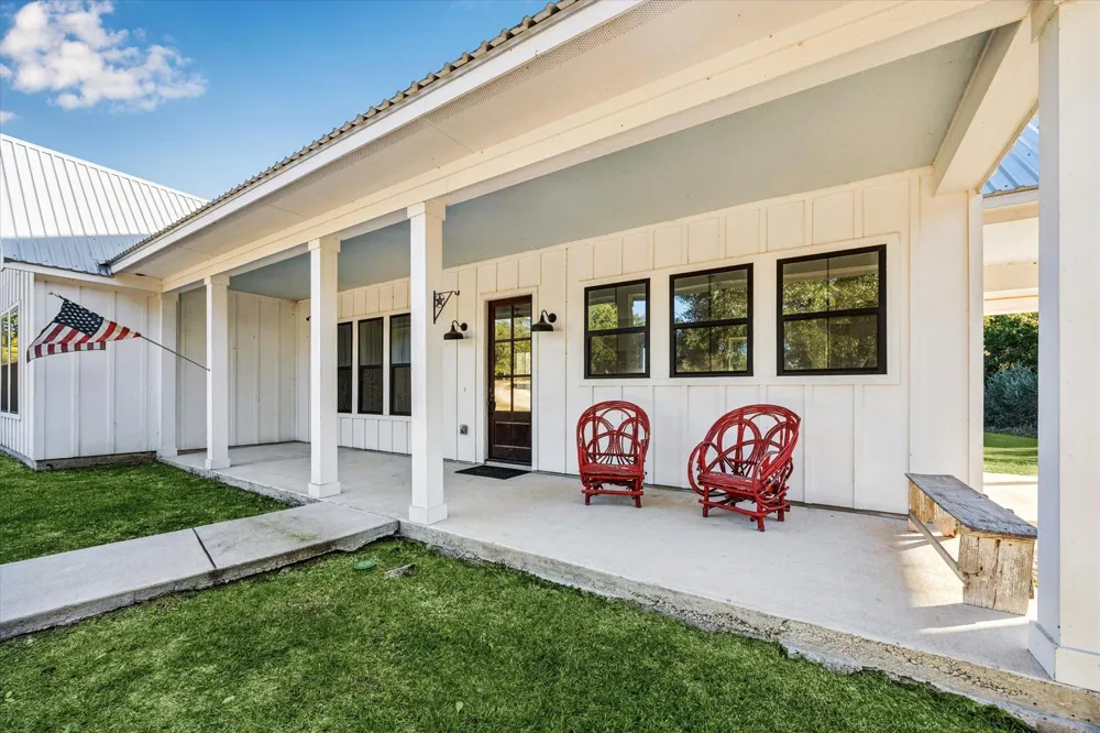 124 Rebekah's Crossing Round Top, TX 78954