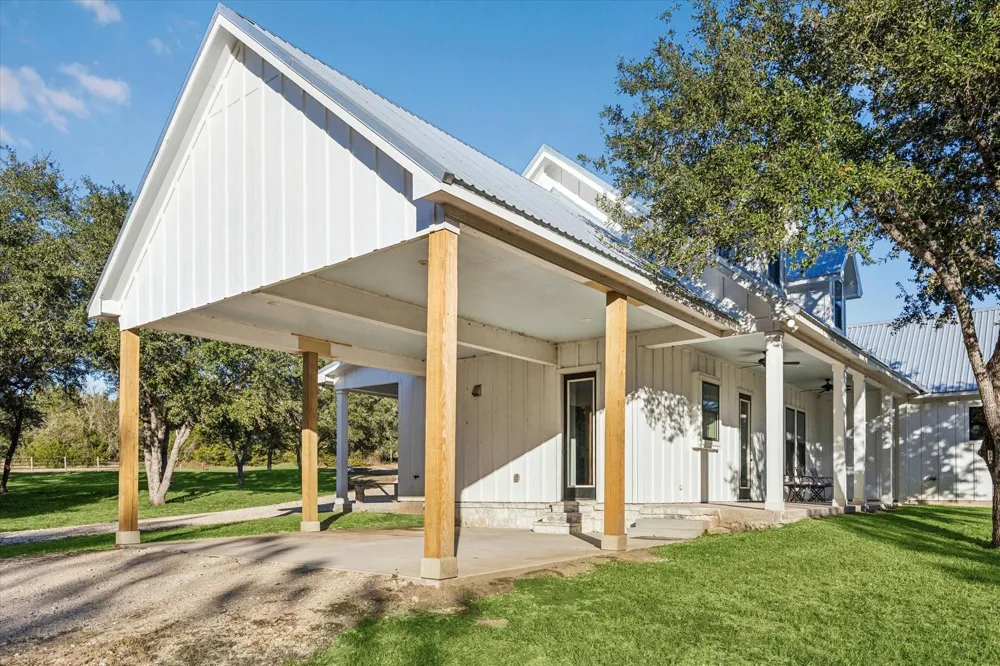 124 Rebekah's Crossing Round Top, TX 78954