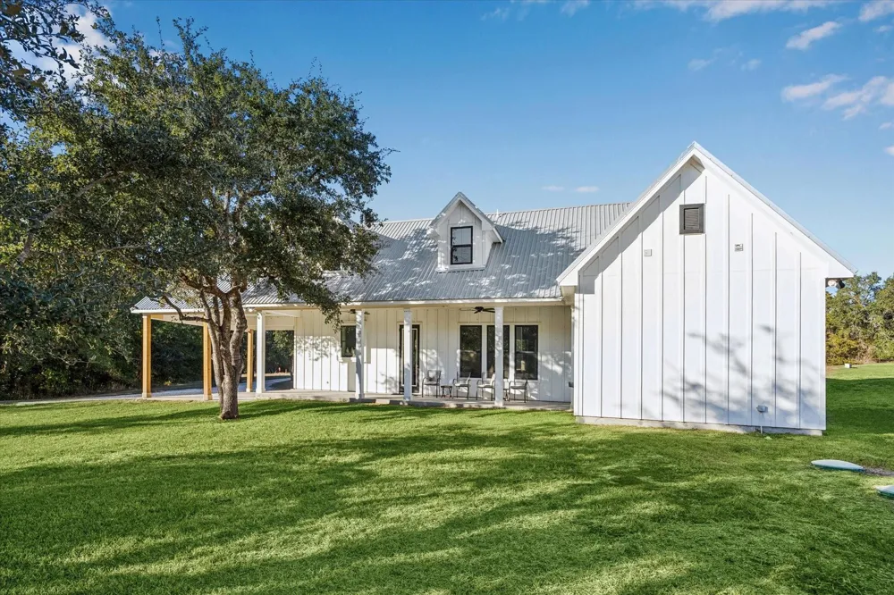 124 Rebekah's Crossing Round Top, TX 78954
