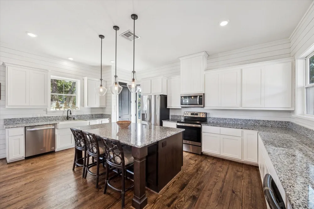 124 Rebekah's Crossing Round Top, TX 78954