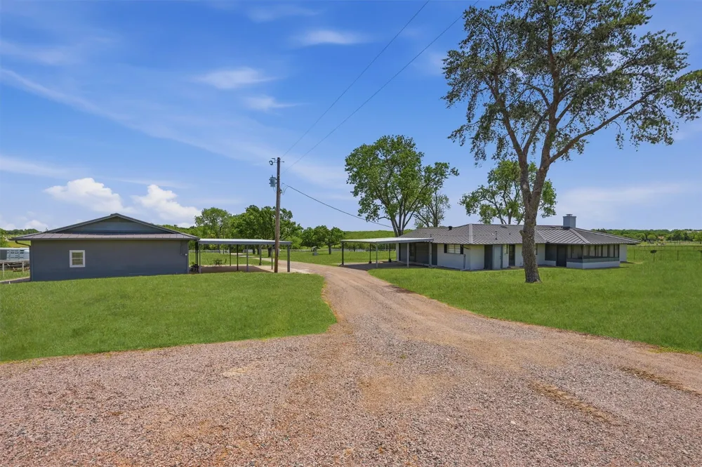 1861 Roland Road Whitesboro, TX 76273