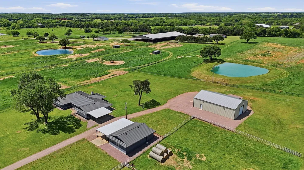 1861 Roland Road Whitesboro, TX 76273