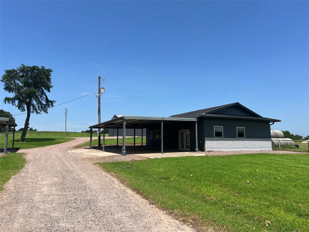 1861 Roland Road Whitesboro, TX 76273