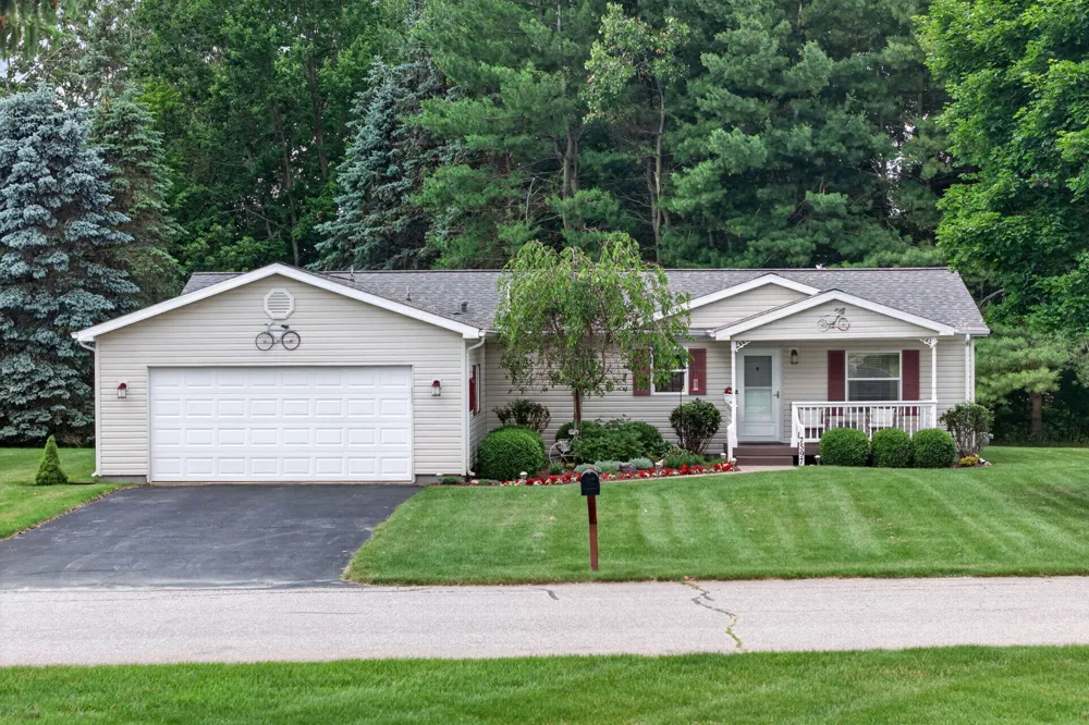 7597 Sunset Shores Drive Morton Township, MI 49346