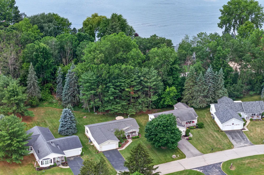 7597 Sunset Shores Drive Morton Township, MI 49346