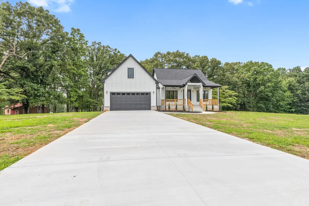 1064 Mulberry Street Burns, TN 37029