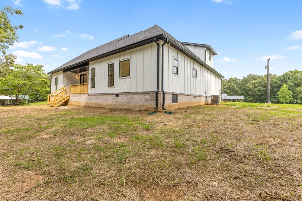 1064 Mulberry Street Burns, TN 37029