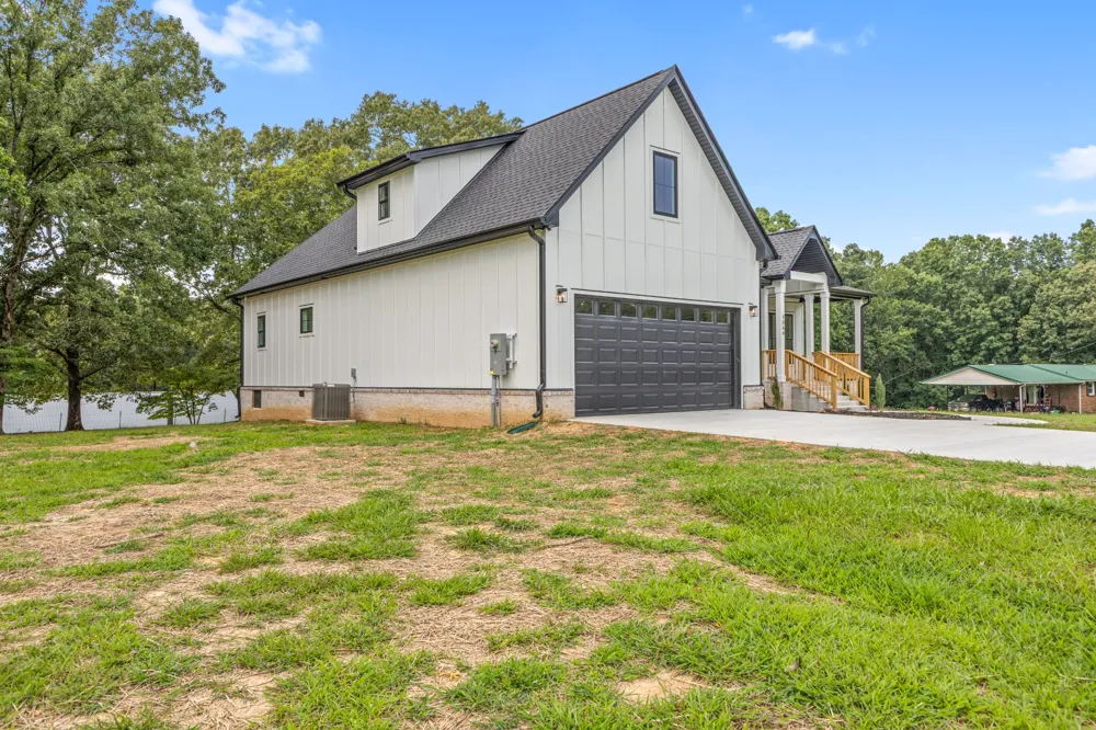 1064 Mulberry Street Burns, TN 37029