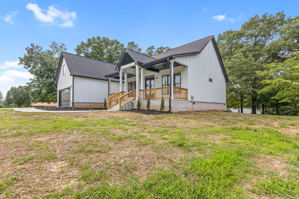 1064 Mulberry Street Burns, TN 37029