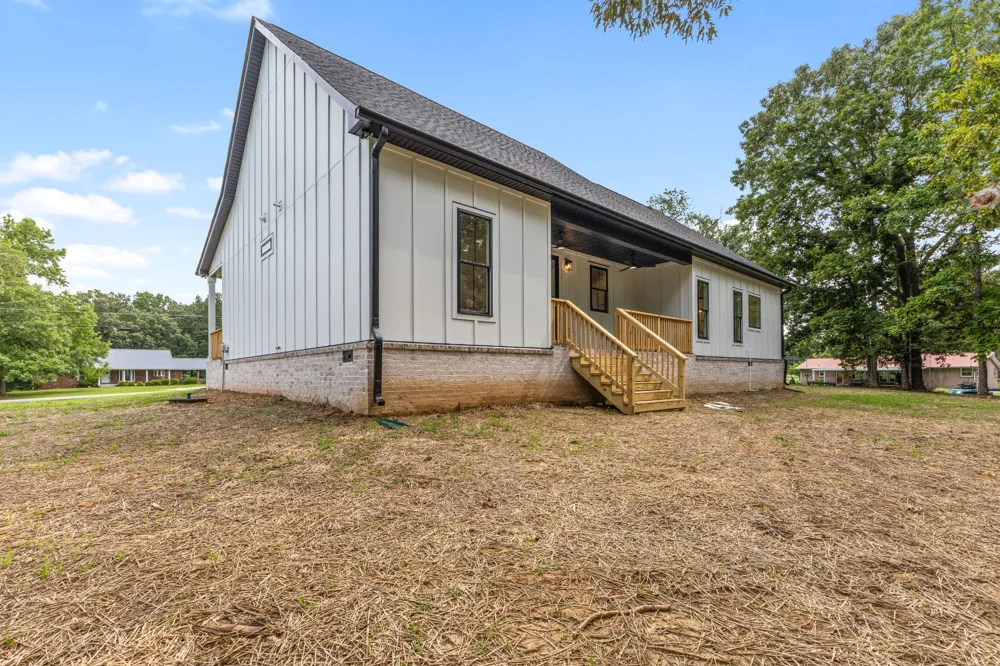 1064 Mulberry Street Burns, TN 37029