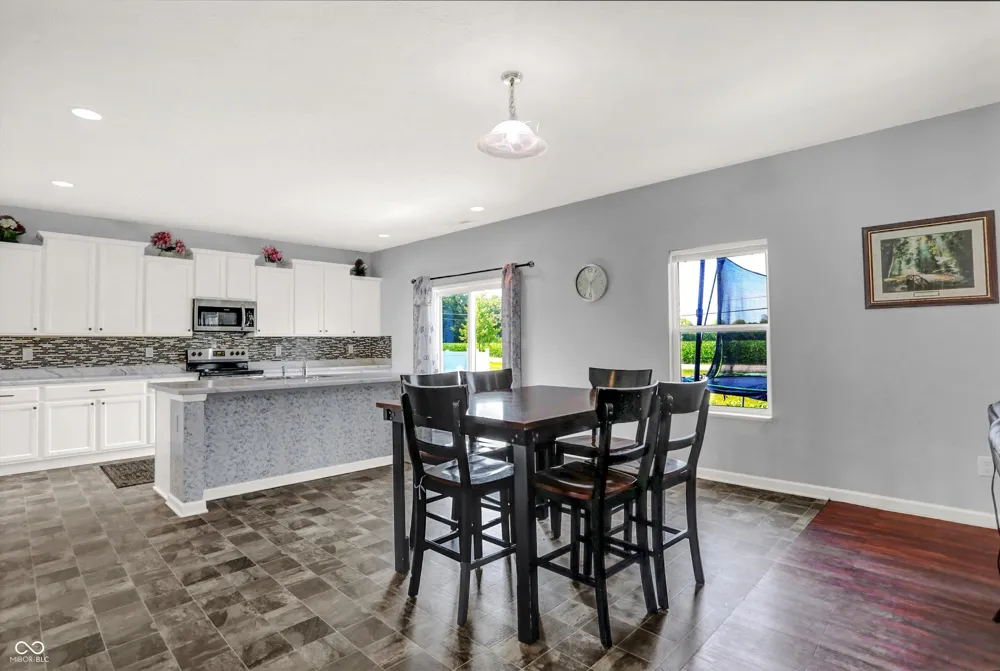 180 Blue Lace Drive Whiteland, IN 46184