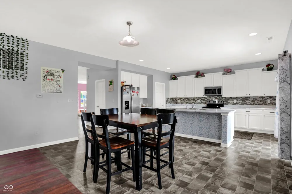 180 Blue Lace Drive Whiteland, IN 46184