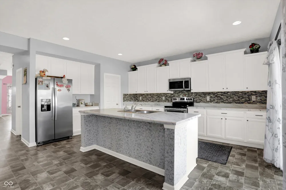 180 Blue Lace Drive Whiteland, IN 46184