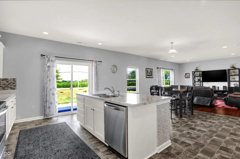 180 Blue Lace Drive Whiteland, IN 46184