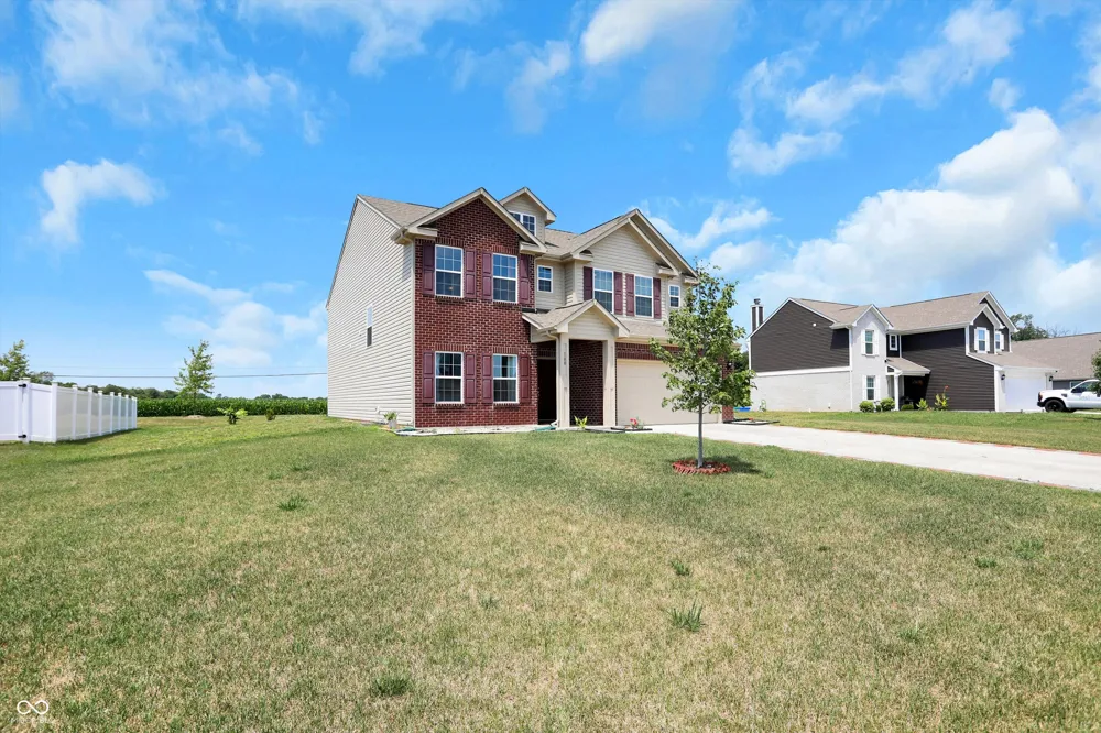 180 Blue Lace Drive Whiteland, IN 46184