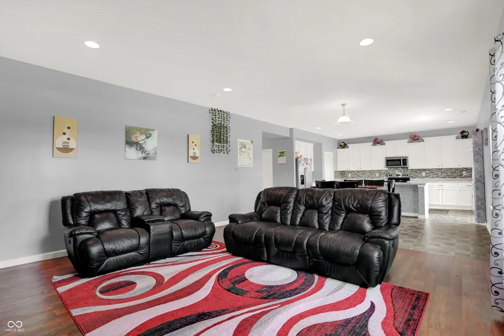 180 Blue Lace Drive Whiteland, IN 46184