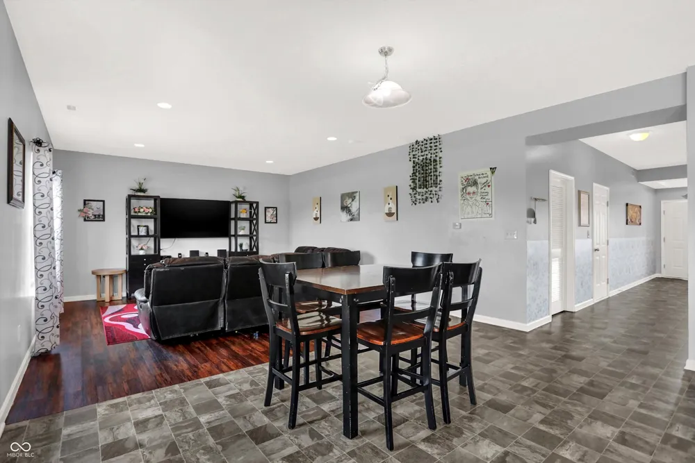 180 Blue Lace Drive Whiteland, IN 46184