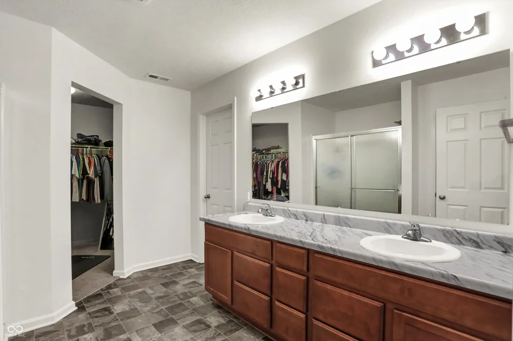180 Blue Lace Drive Whiteland, IN 46184