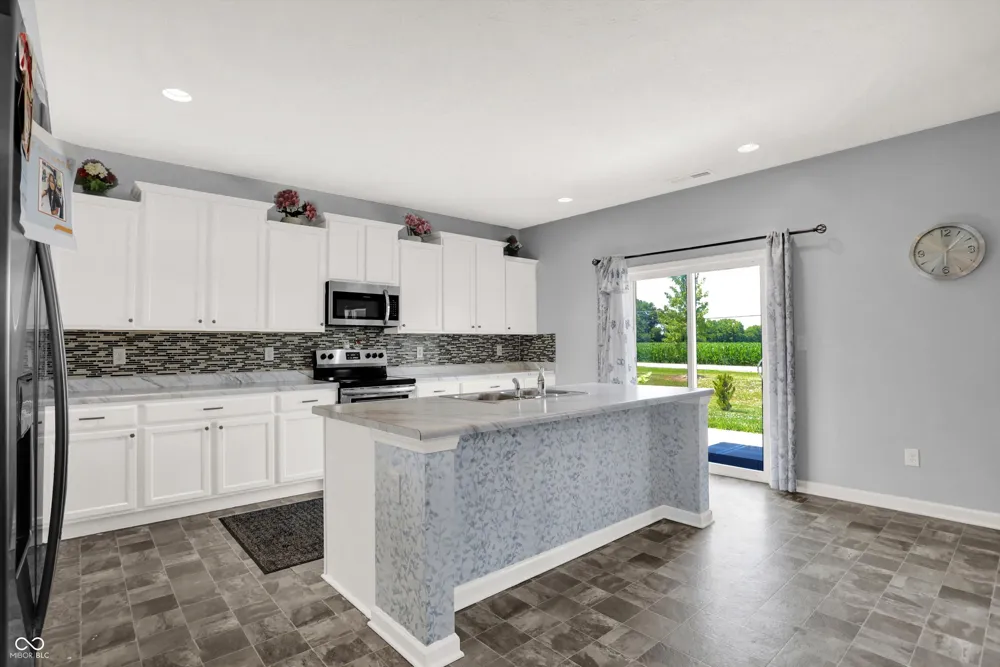 180 Blue Lace Drive Whiteland, IN 46184