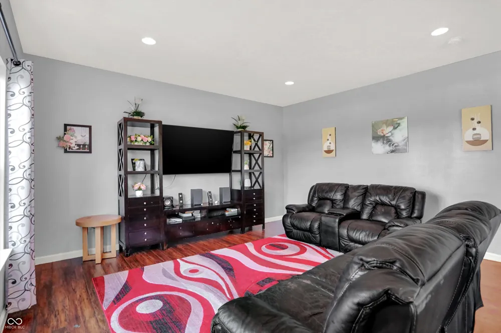 180 Blue Lace Drive Whiteland, IN 46184
