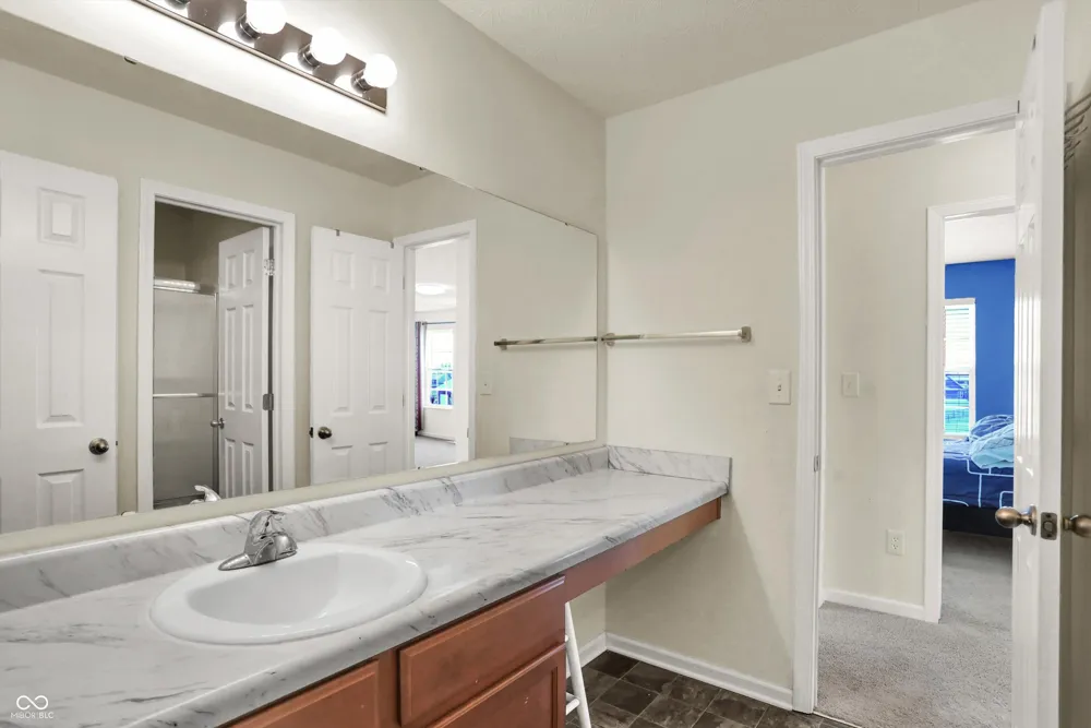 180 Blue Lace Drive Whiteland, IN 46184