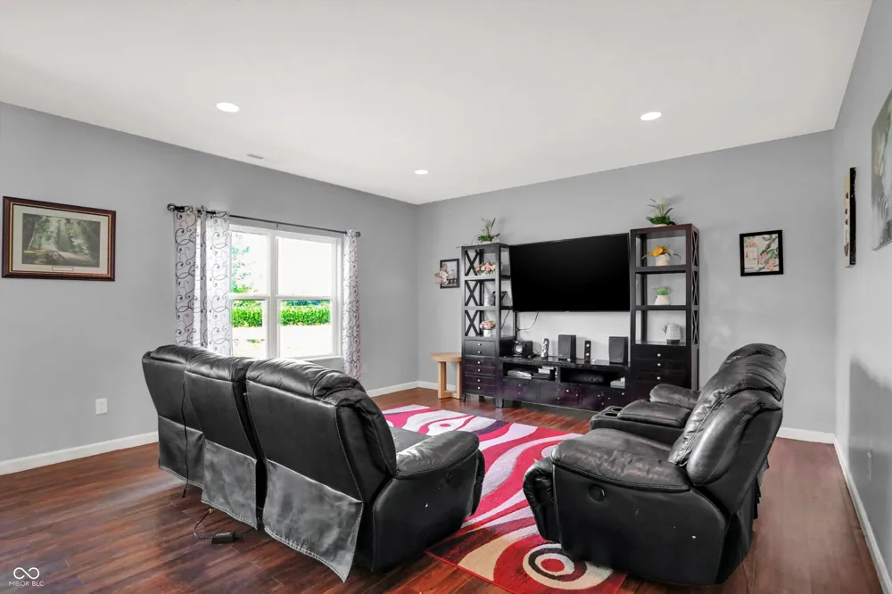 180 Blue Lace Drive Whiteland, IN 46184