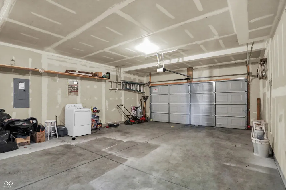 180 Blue Lace Drive Whiteland, IN 46184