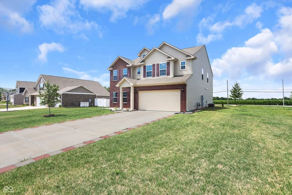 180 Blue Lace Drive Whiteland, IN 46184