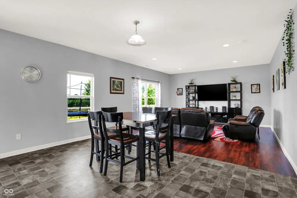 180 Blue Lace Drive Whiteland, IN 46184