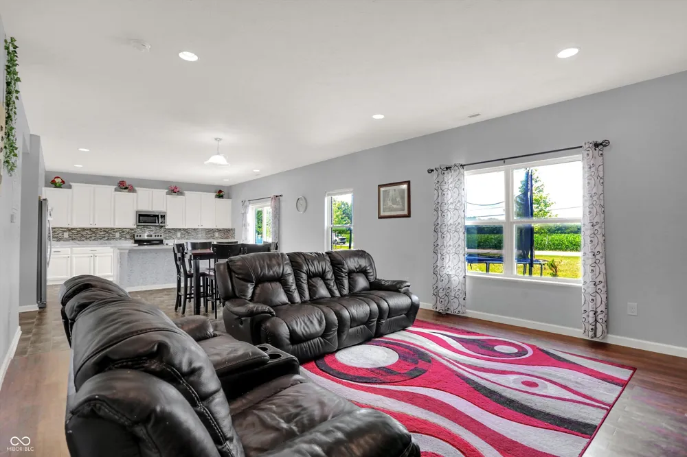 180 Blue Lace Drive Whiteland, IN 46184