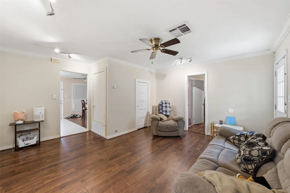 307 W Goddard Street West, TX 76691