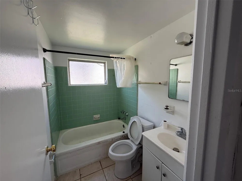 912 SW 6TH AVENUE Gainesville, FL 32601