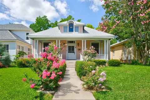 812 W 10th Street