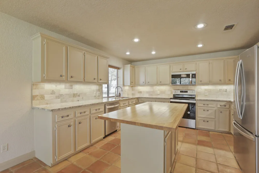 413 Silver Spur Horseshoe Bay, TX 78657