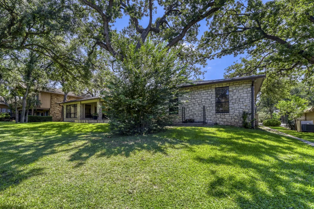 413 Silver Spur Horseshoe Bay, TX 78657