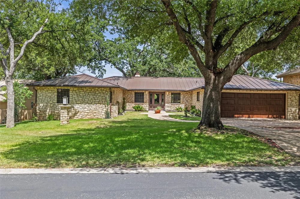 413 Silver Spur Horseshoe Bay, TX 78657
