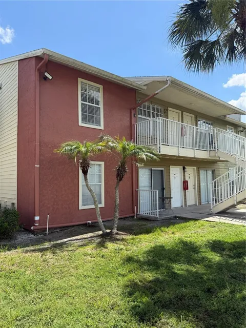 220 LAKE PARSONS GREEN #205