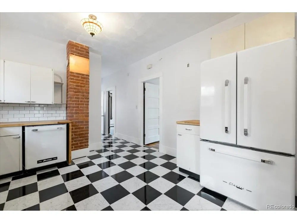 125 Ruxton Avenue Manitou Springs, CO 80829