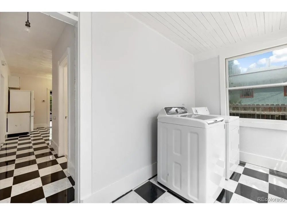 125 Ruxton Avenue Manitou Springs, CO 80829