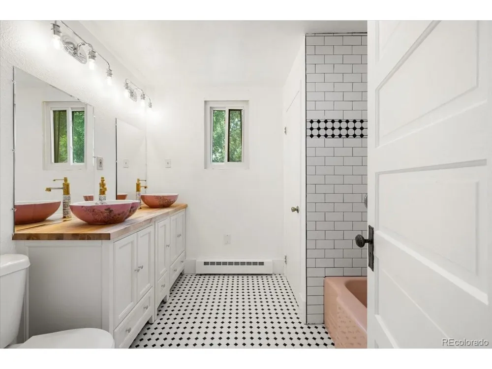 125 Ruxton Avenue Manitou Springs, CO 80829