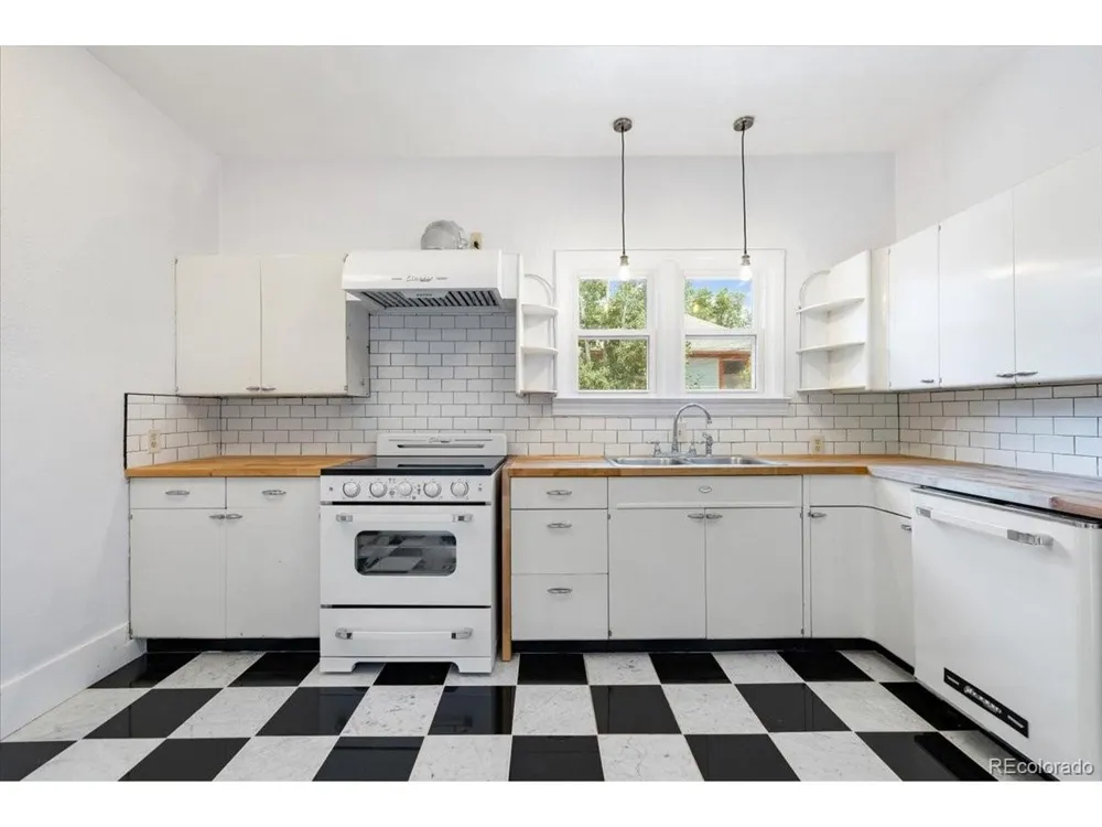 125 Ruxton Avenue Manitou Springs, CO 80829