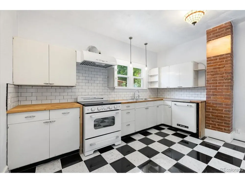 125 Ruxton Avenue Manitou Springs, CO 80829