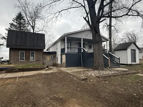 1747 Tennis Court