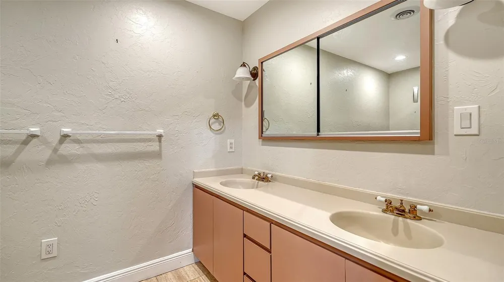 4935 RIVERWOOD AVENUE Sarasota, FL 34231