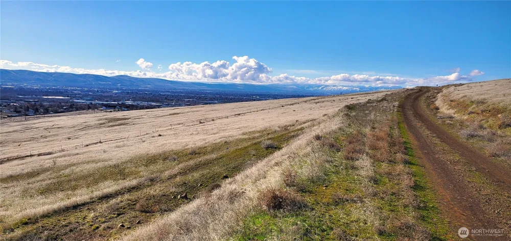 351 Kristi Lane Yakima, WA 98901