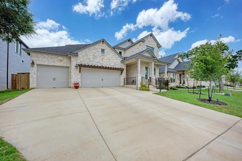 1105 White Daisy Lane